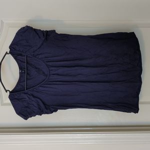 Navy blue Gap tee size M.